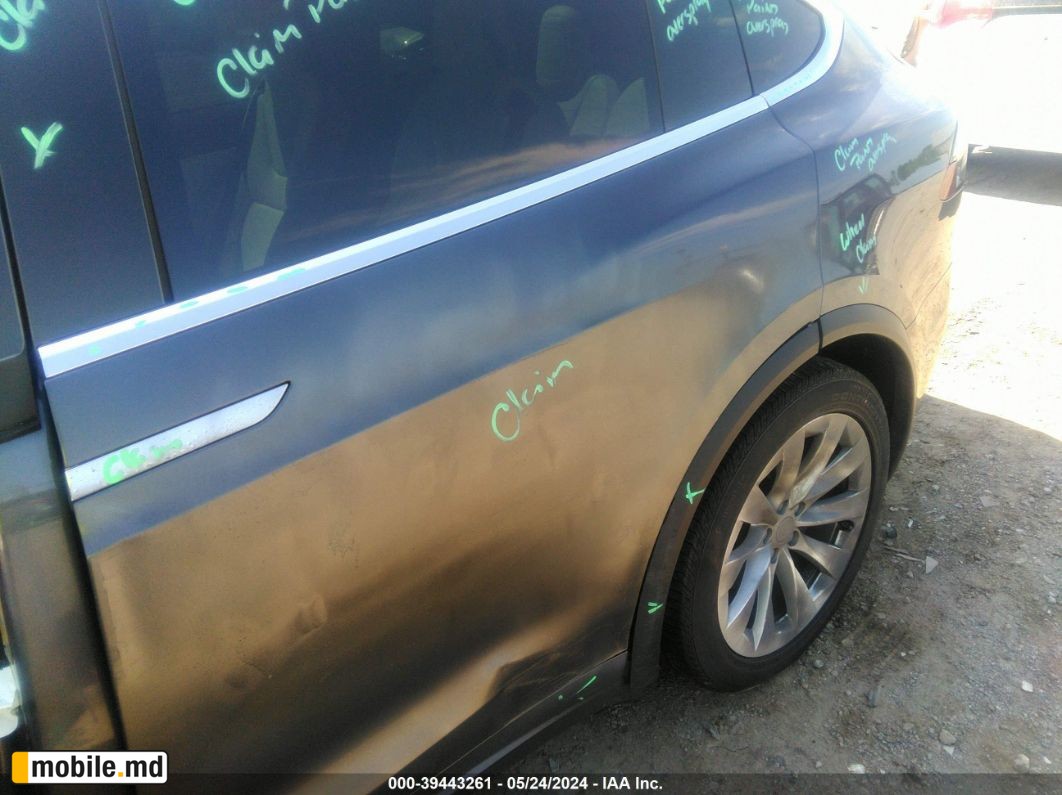 2020 Tesla Model X — photo 6
