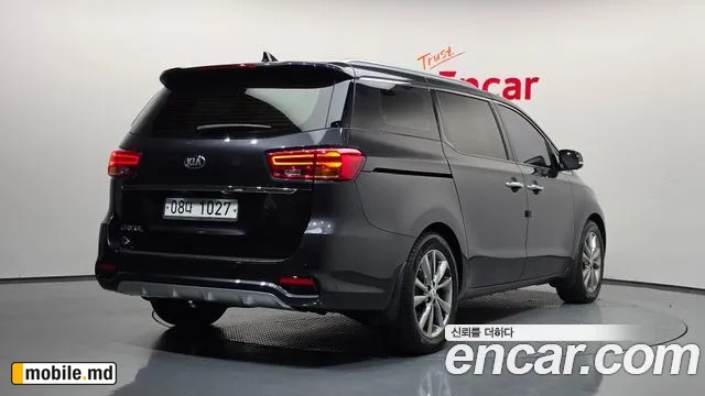 2019 Kia Canival — photo 2