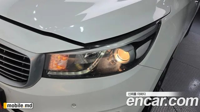 2017 Kia Canival — photo 22