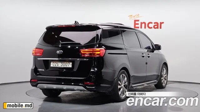 2019 Kia Canival — photo 2