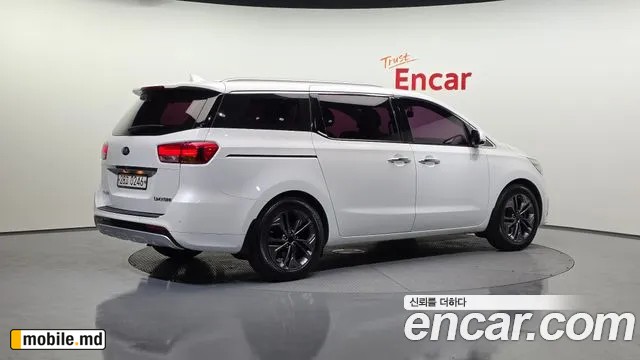 2017 Kia Canival — photo 2