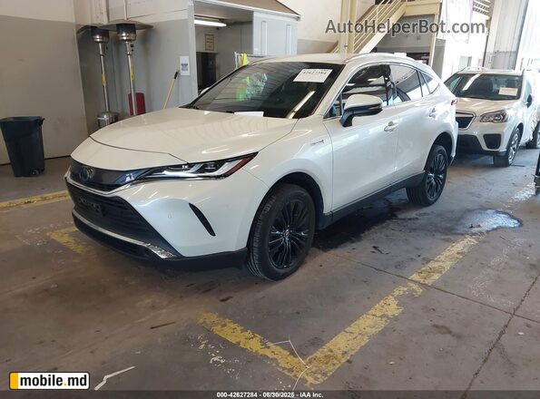 2021 Toyota Venza — photo 2