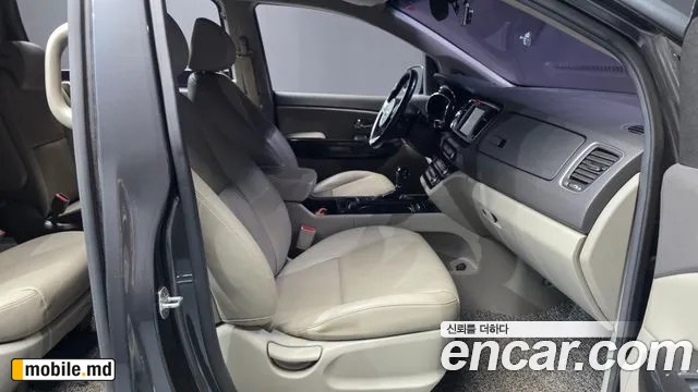 2016 Kia Canival — photo 11