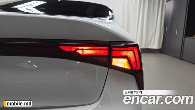 2025 Kia K5 — photo 23