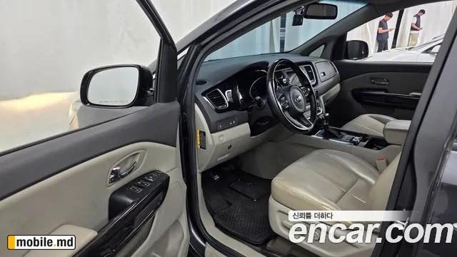 2017 Kia Canival — photo 10