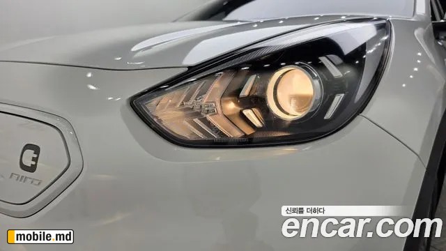2022 Kia Niro — photo 22