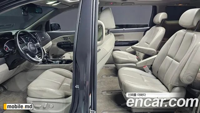 2016 Kia Canival — photo 17