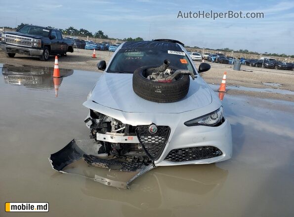 2021 Alfa Romeo Giulia — photo 5