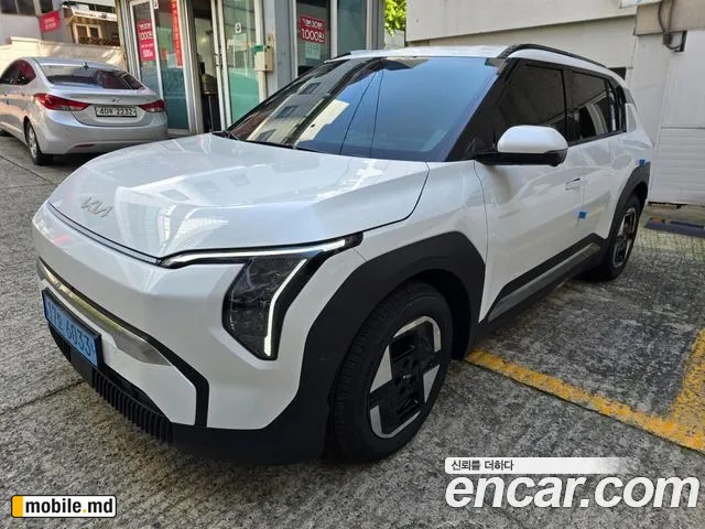 2026 Kia EV3 — photo 2