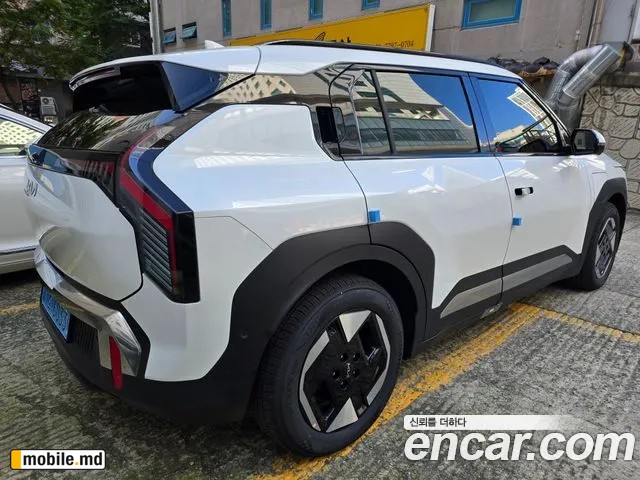 2026 Kia EV3 — photo 4