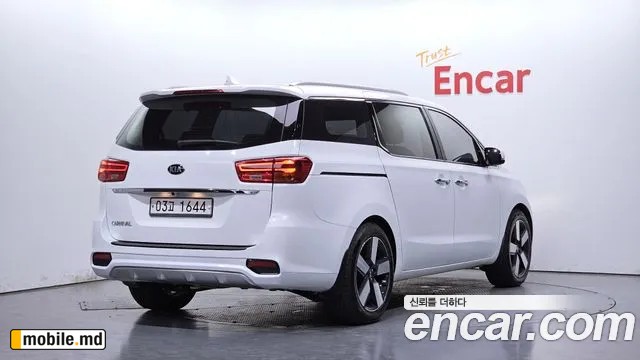 2019 Kia Canival — photo 2
