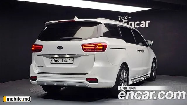 2019 Kia Canival — photo 2