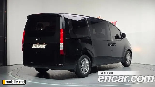 2022 Hyundai Staria — photo 2