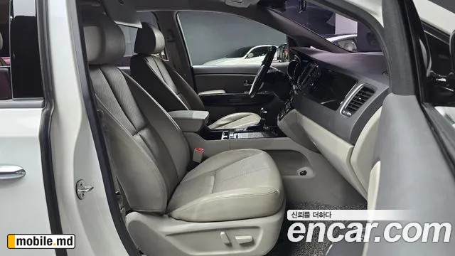 2018 Kia Canival — photo 26