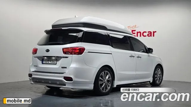 2019 Kia Canival — photo 2