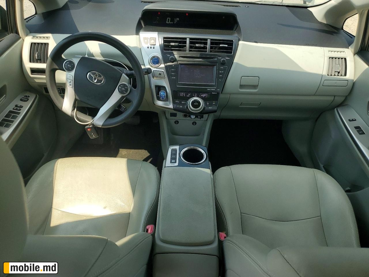 2014 Toyota Prius — photo 8