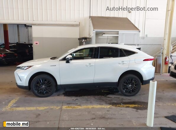 2021 Toyota Venza — photo 14