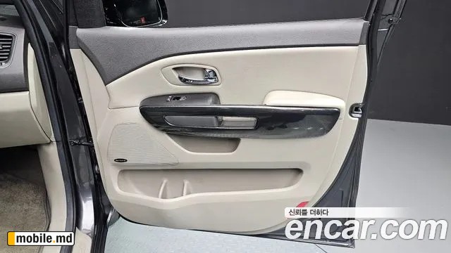 2016 Kia Canival — photo 25