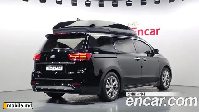 2019 Kia Canival — photo 2
