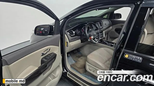 2018 Kia Canival — photo 11