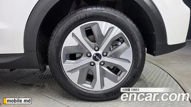 2022 Kia Niro — photo 21