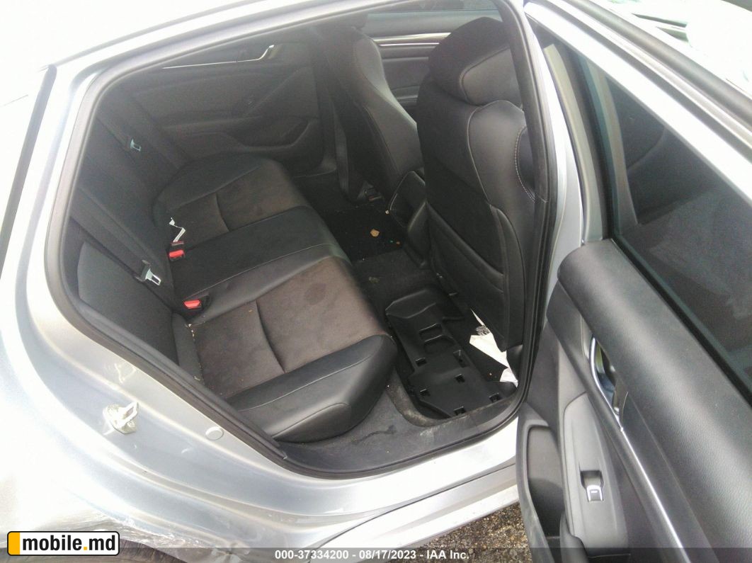 2019 Honda Accord — photo 8