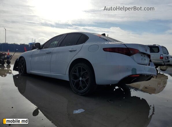 2021 Alfa Romeo Giulia — photo 2
