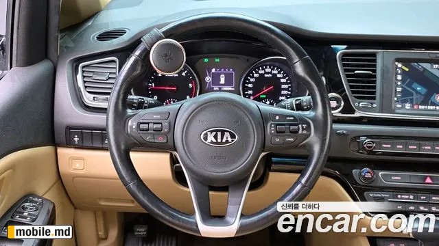 2017 Kia Canival — photo 14