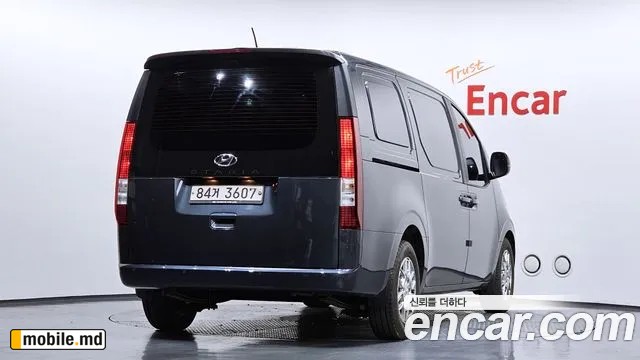 2022 Hyundai Staria — photo 2