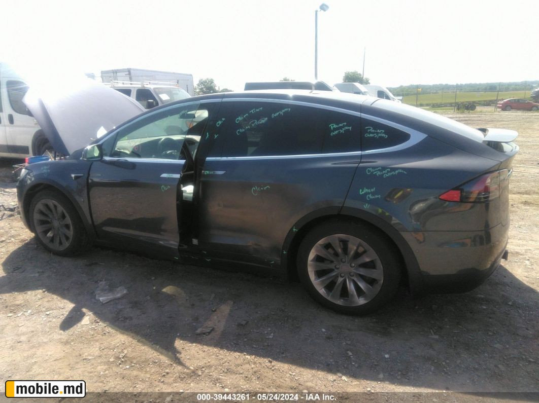 2020 Tesla Model X — photo 14