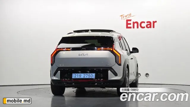 2025 Kia EV3 — photo 4
