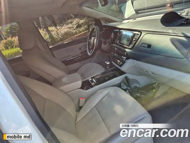 2018 Kia Canival — photo 9