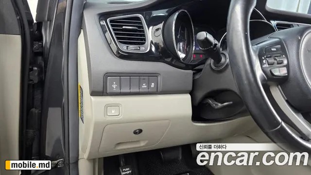 2017 Kia Canival — photo 16