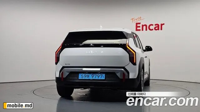 2025 Kia EV3 — photo 4