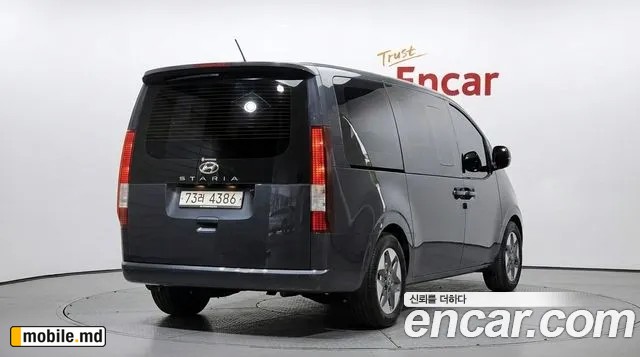 2022 Hyundai Staria — photo 2