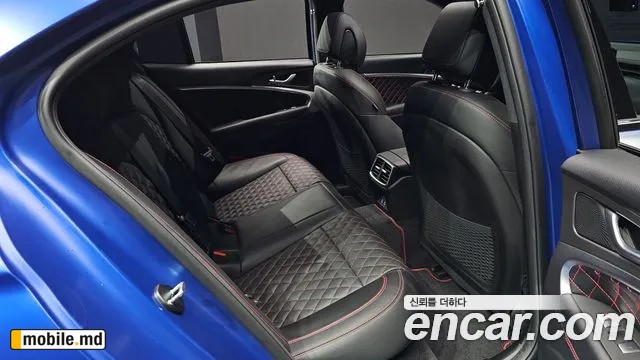 2025 Genesis G70 — photo 12