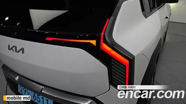 2025 Kia EV3 — photo 23