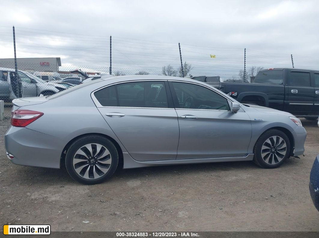 2017 Honda Accord — photo 14