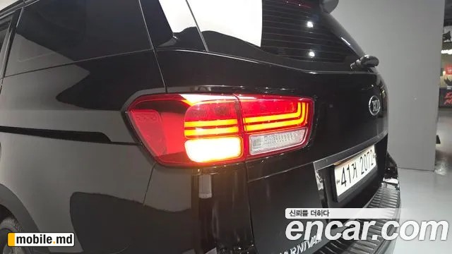 2018 Kia Canival — photo 23