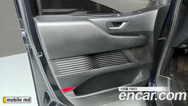 2023 Hyundai Staria — photo 25