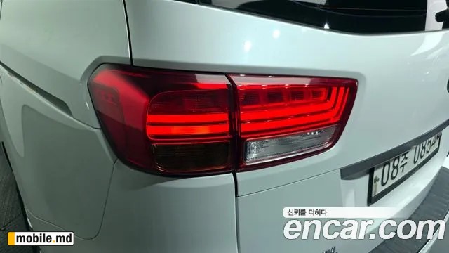 2016 Kia Canival — photo 23