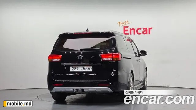 2017 Kia Canival — photo 4