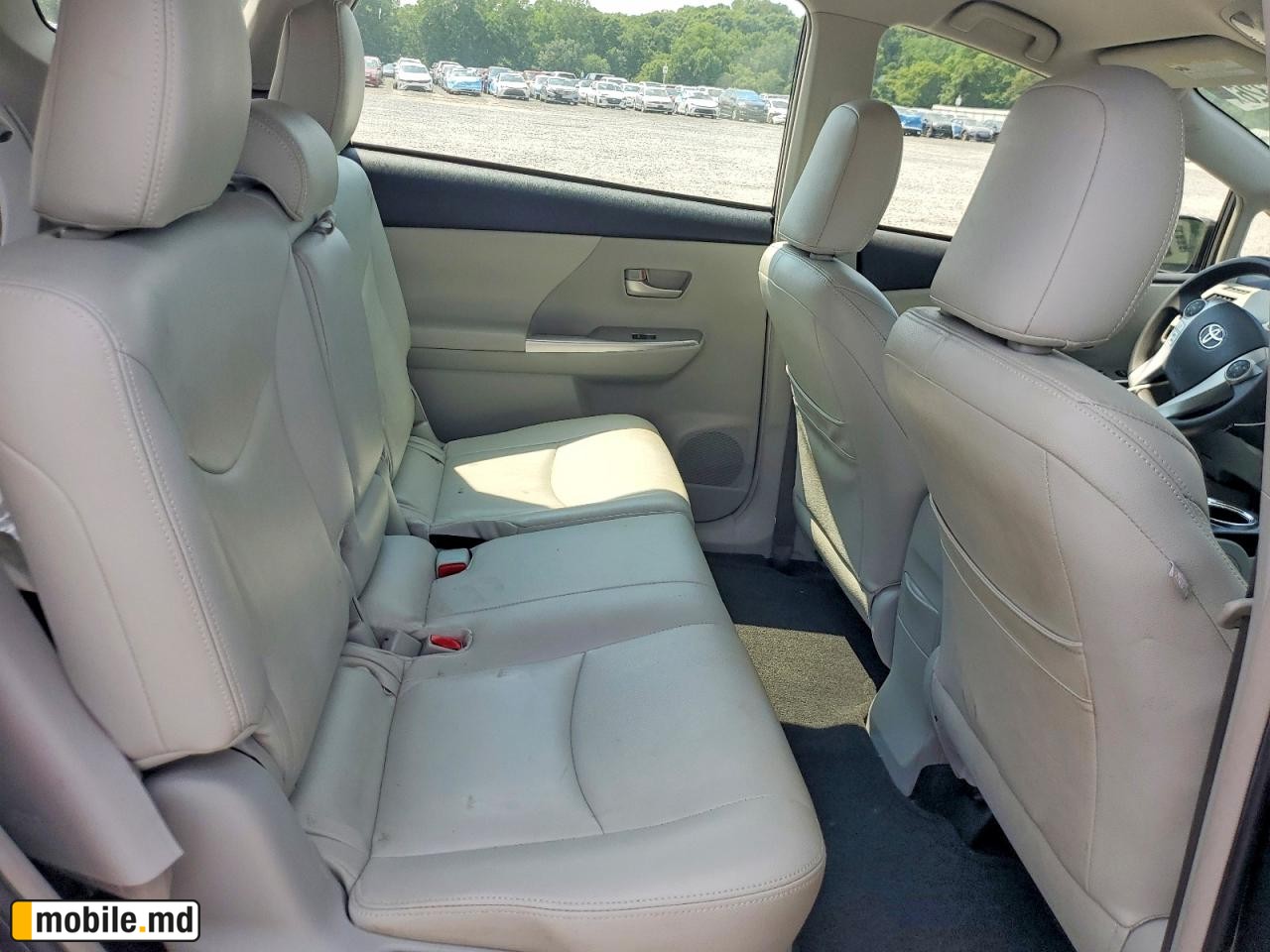 2014 Toyota Prius — photo 10