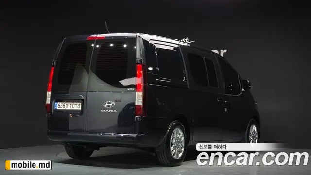 2023 Hyundai Staria — photo 2