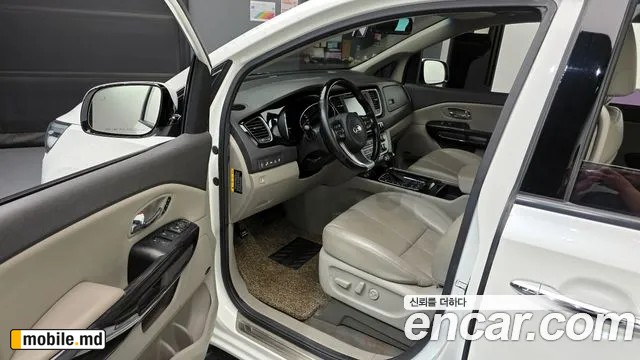 2016 Kia Canival — photo 10