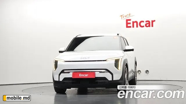2025 Kia EV3 — photo 3