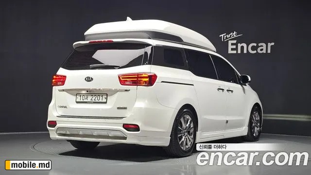 2019 Kia Canival — photo 2