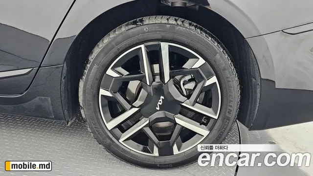 2025 Kia K8 — photo 21