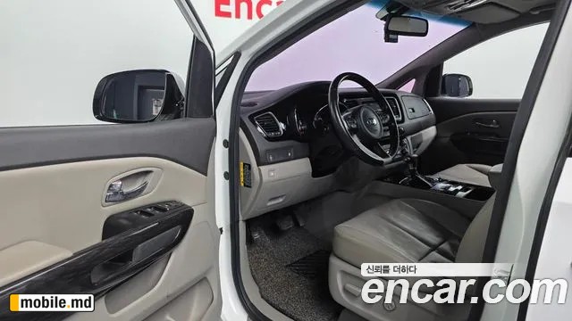 2017 Kia Canival — photo 10