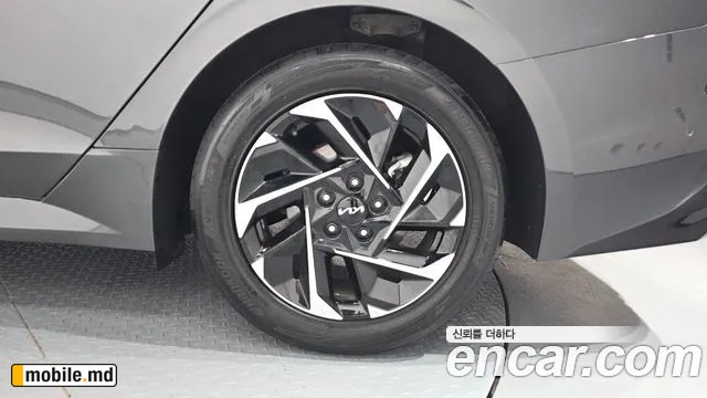 2025 Kia K5 — photo 21